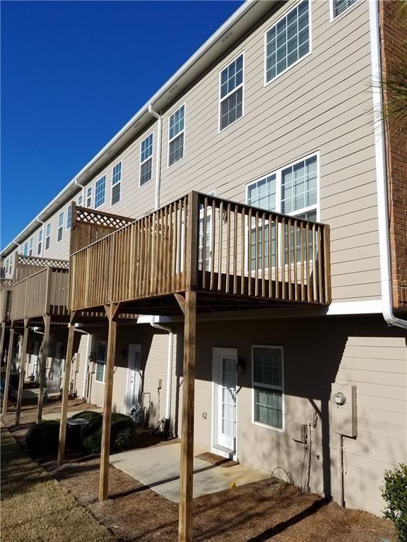 Building Photo - 11160 Skyway Dr