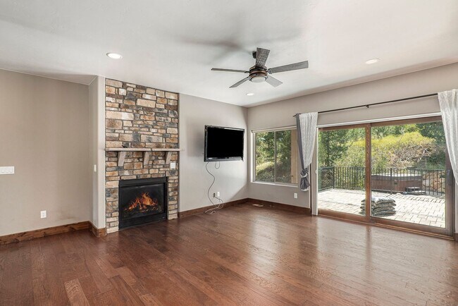 Building Photo - Mountainside Luxury, Minutes from Town, Ga...