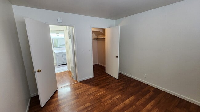 Building Photo - 39118 Sundale Dr