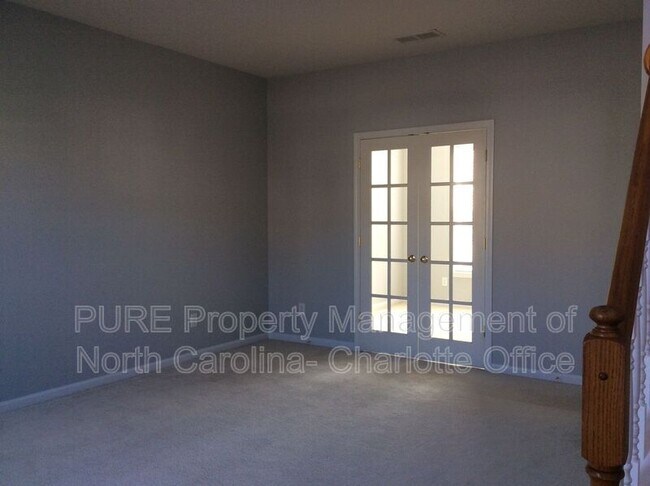Foto del edificio - 7713 Noland Woods Dr