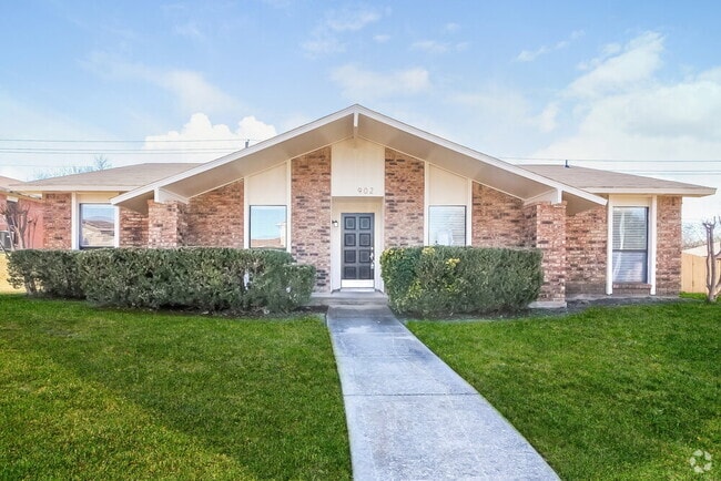 902 Live Oak Dr