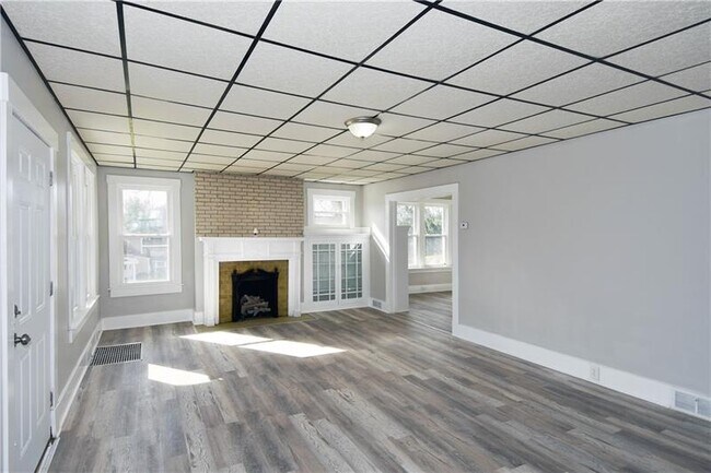 Foto del edificio - 9691 Bellcrest Rd