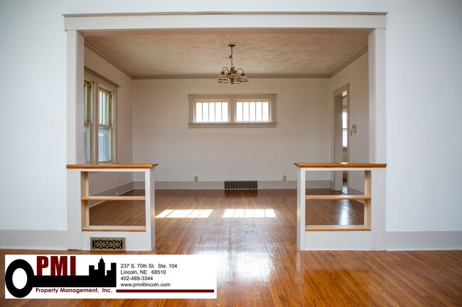 Building Photo - 4 Bedroom, 1.5 bathroom House For Rent; Av...