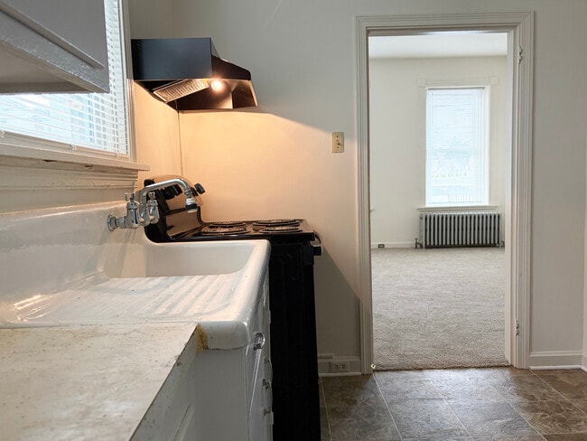 Building Photo - 19 W Main St