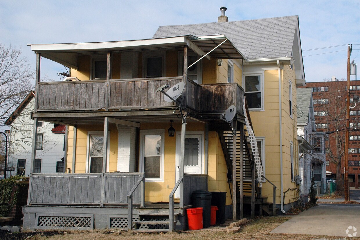 Building Photo - 109 E Smith St