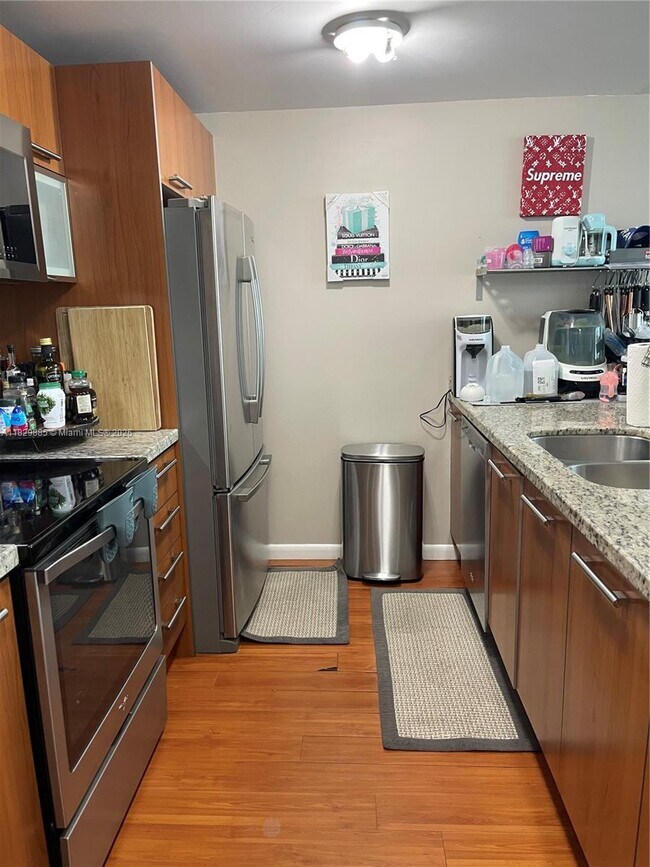 Foto del edificio - 3000 NE 188th St