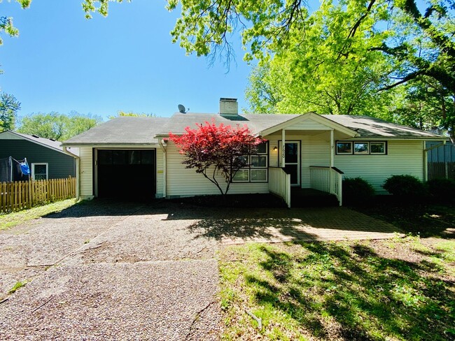 Building Photo - Fantastic Prairie Village Ranch + Lawn Car...