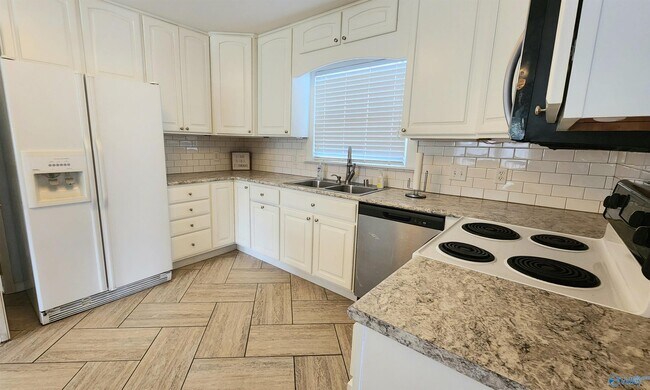 Foto del edificio - 11402 Hillwood Dr SE