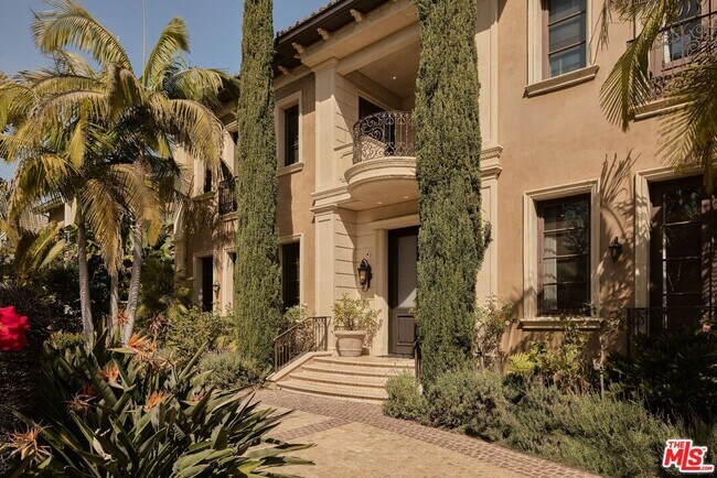 Foto del edificio - 614 N Palm Dr