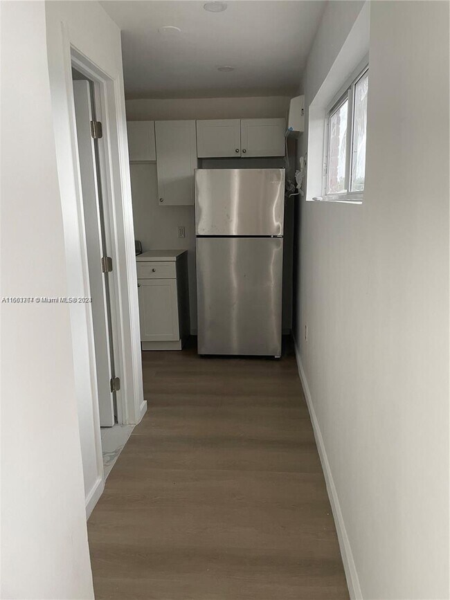 Foto del edificio - 2655 SE Carroll St