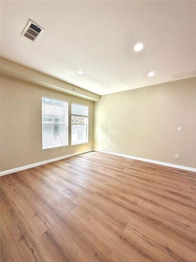 Foto del edificio - 1274 Riverrock Rd