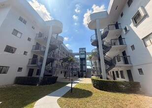 Building Photo - 5300 W 21st Ct