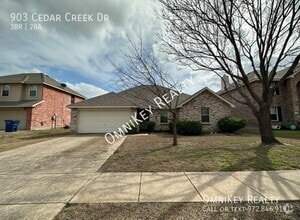 Building Photo - 903 Cedar Creek Dr