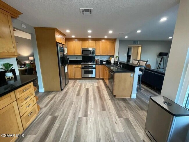 Foto del edificio - 2449 Ridgebrook Pl