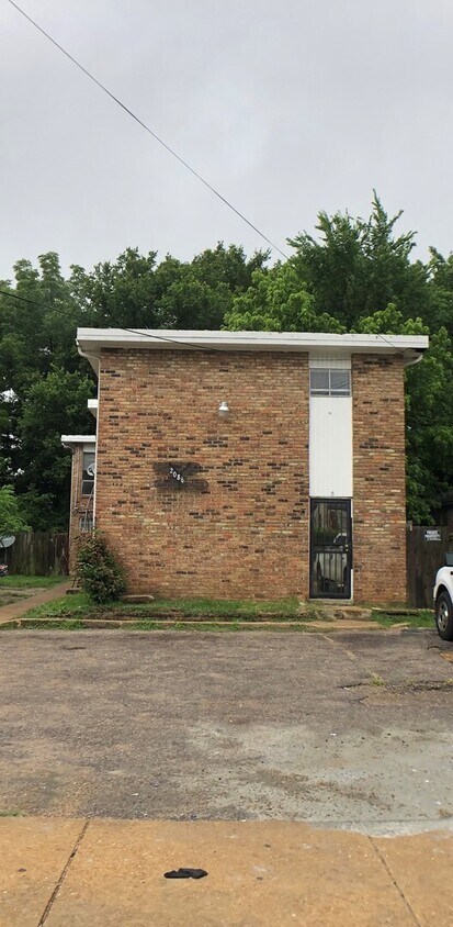 Primary Photo - Newly Renovated Apartment in North Memphis!