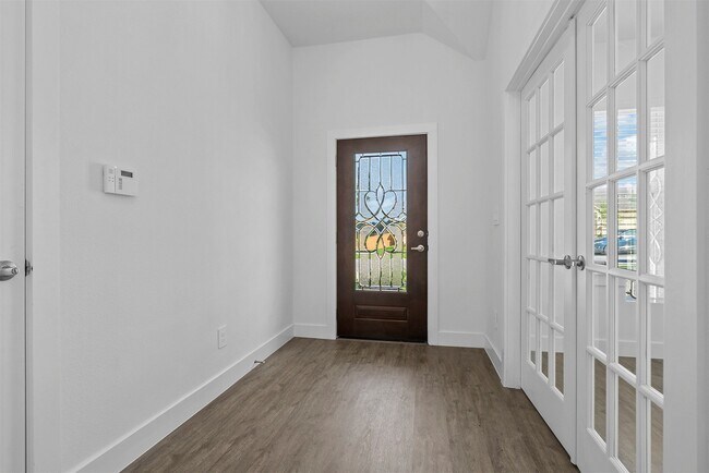 Foto del edificio - 906 Golden Willow Ln