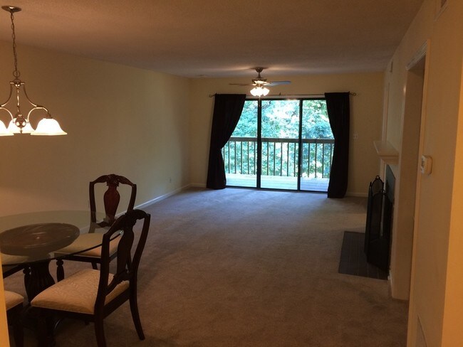 Foto del edificio - 124 Edgewater Ln