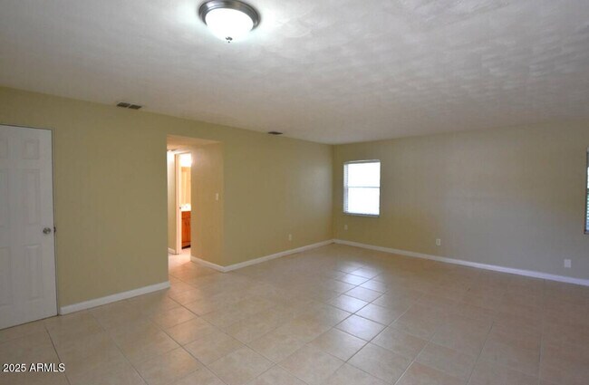 Foto del edificio - 2301 W Altadena Ave