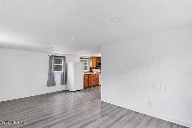 Building Photo - 825 N Saylor St
