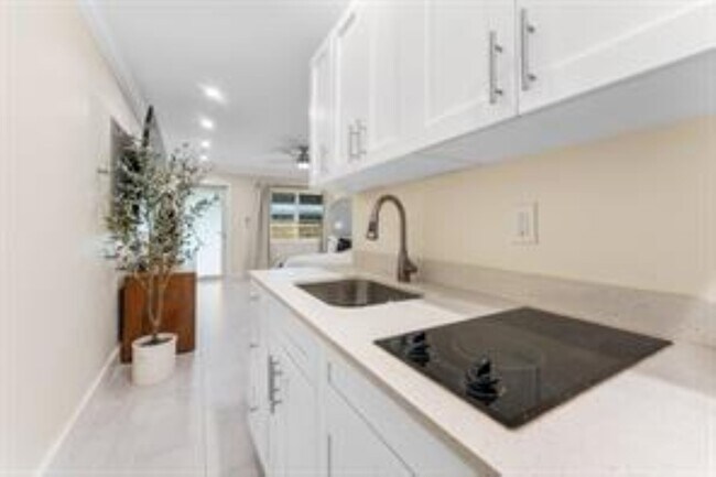 Foto del edificio - 1706 NE 25th St