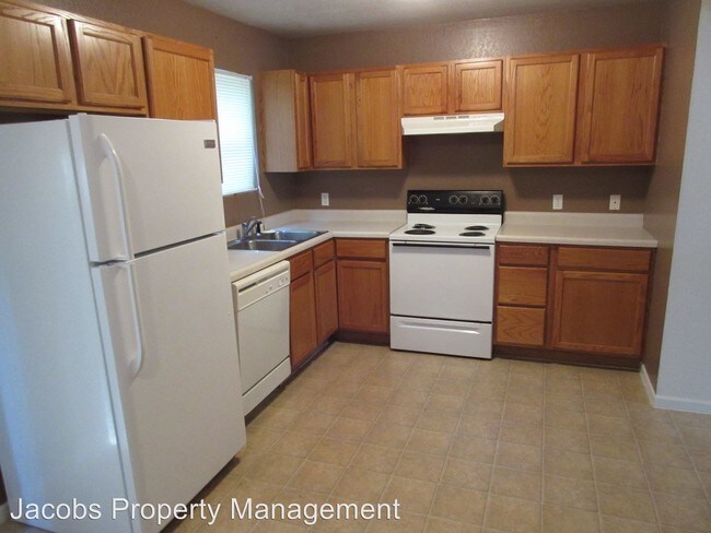 Building Photo - 430 NE Park Ln