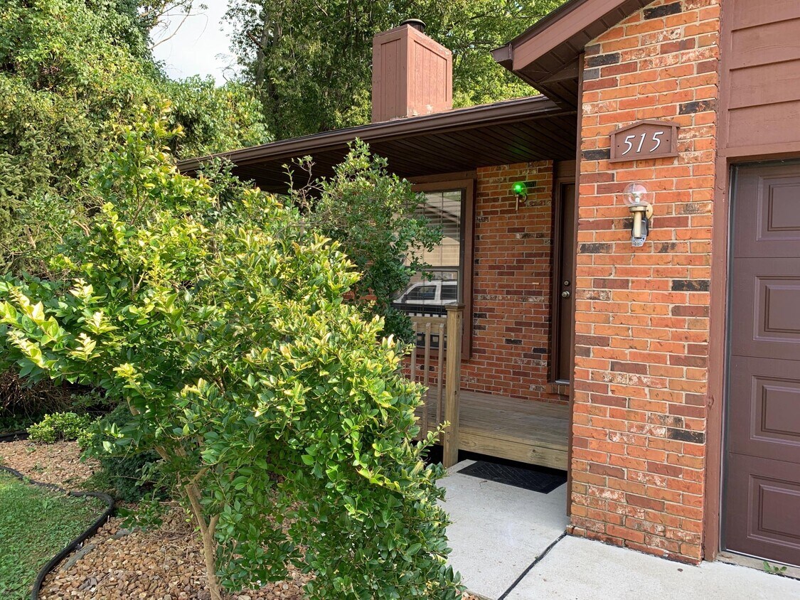Primary Photo - 515 Pepperhill Ct
