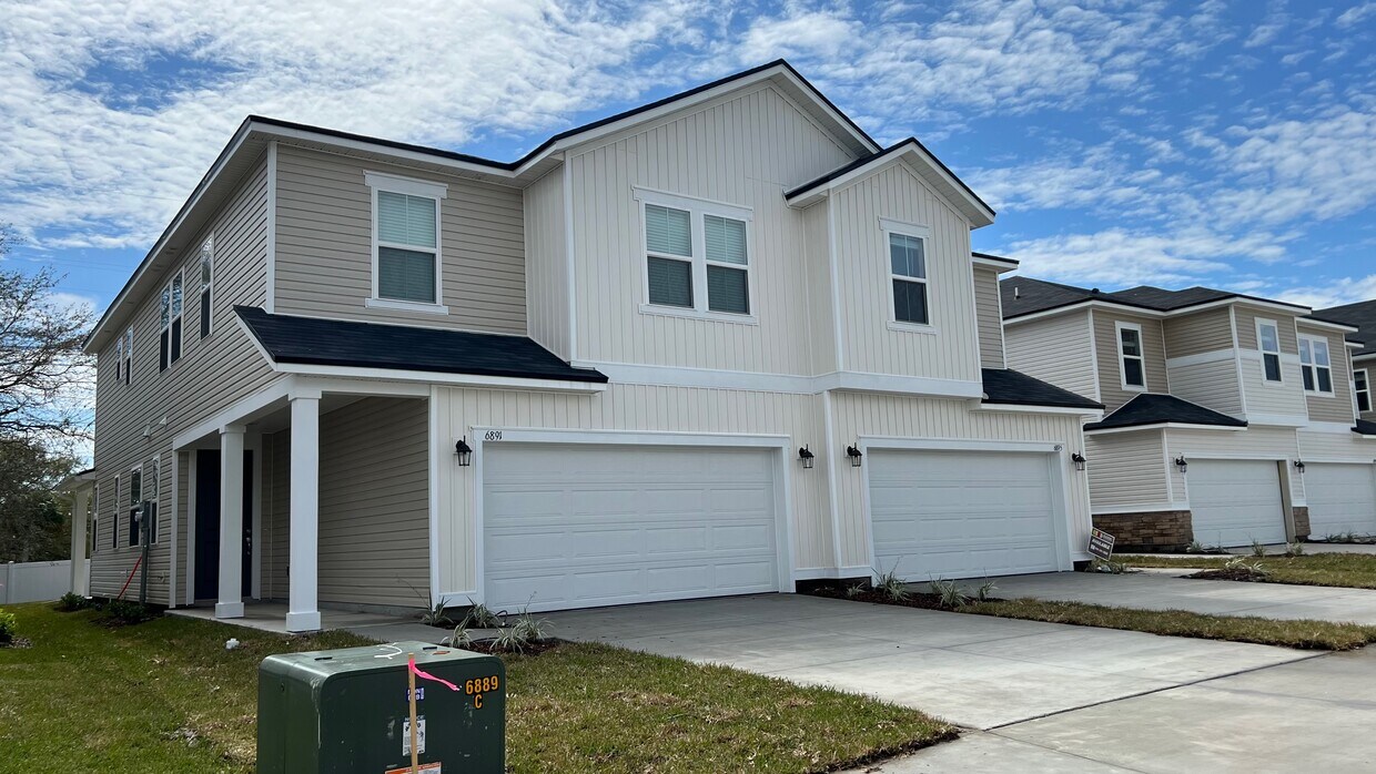 Foto principal - 6891 Mirage St