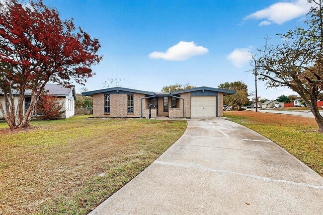 Foto del edificio - 534 Henderson Cir