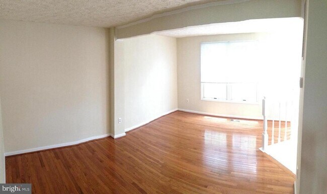 Building Photo - 6312 Lightburn Ct