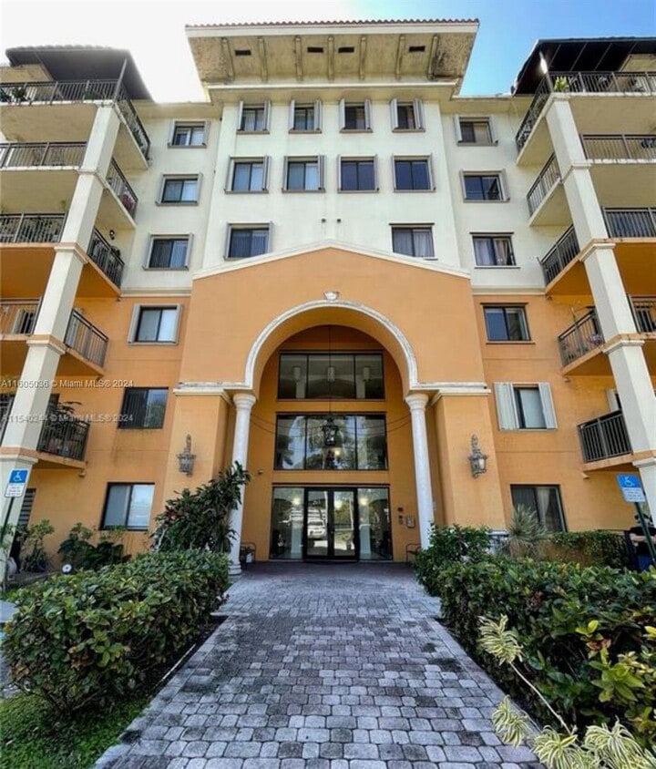 9300 Fontainebleau Blvd Unit E504, Miami, FL 33172 Room for Rent in