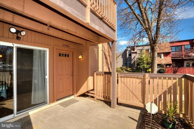 Building Photo - 3946 Woodhue Pl