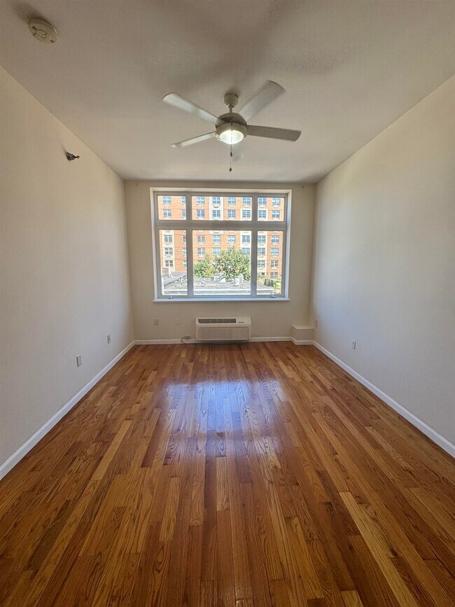 Foto del edificio - 123 43rd St