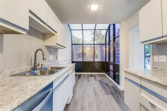 Building Photo - 5990 Lindenshire Ln