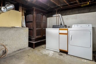 Building Photo - 14343 Interlake Ave N