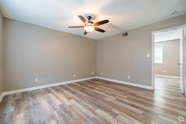 1BR, 1BA - Living Room - Flats at Greentree