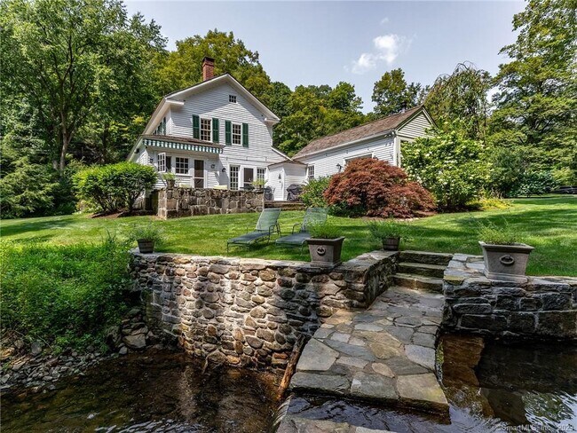 Building Photo - 1 Davenport Rd