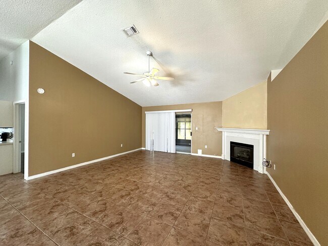 Foto del edificio - 147 Steeplechase Dr