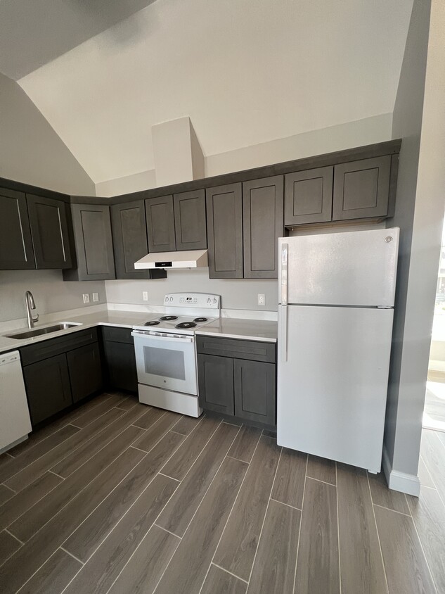 Primary Photo - 55 Brighton St