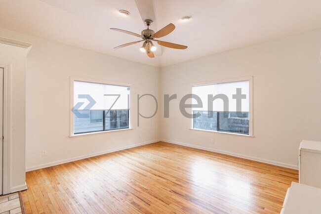 Foto del edificio - 703 Nelray Blvd