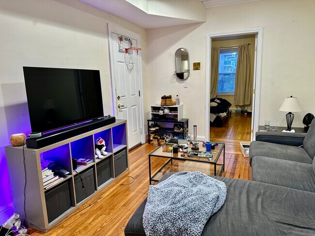 Foto del edificio - 73 Thatcher St