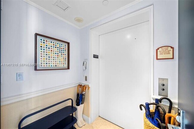 Foto del edificio - 789 Crandon Blvd