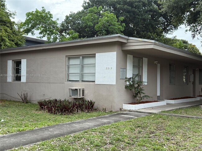 Foto del edificio - 2215 NE 172nd St