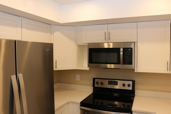 Building Photo - 1565 SE Royal Green Cir