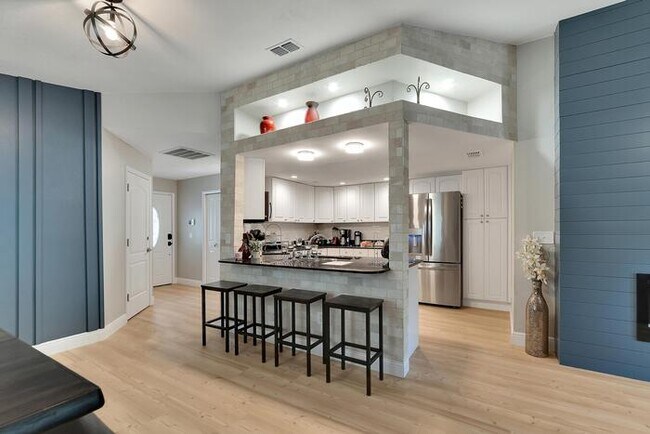 Foto del edificio - 6807 S Dauphin Ave