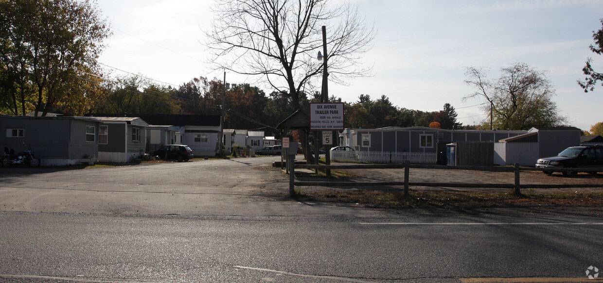 Building Photo - Dix Mobile Home Park