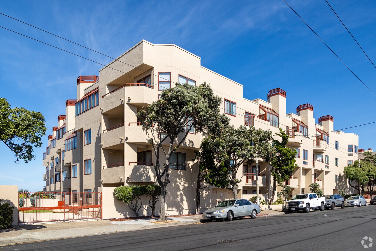 Primary - 855 La Playa St