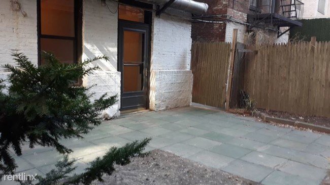 Building Photo - 2 br, 1 bath Apartment - 158 East 84th St