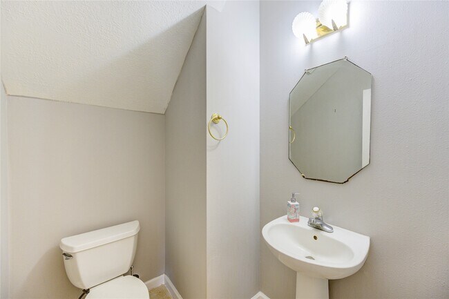 Building Photo - 14710 Kendallbrook Dr