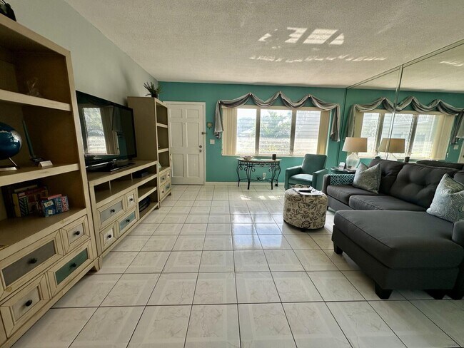 Foto del edificio - 1001 NE 8th Ave