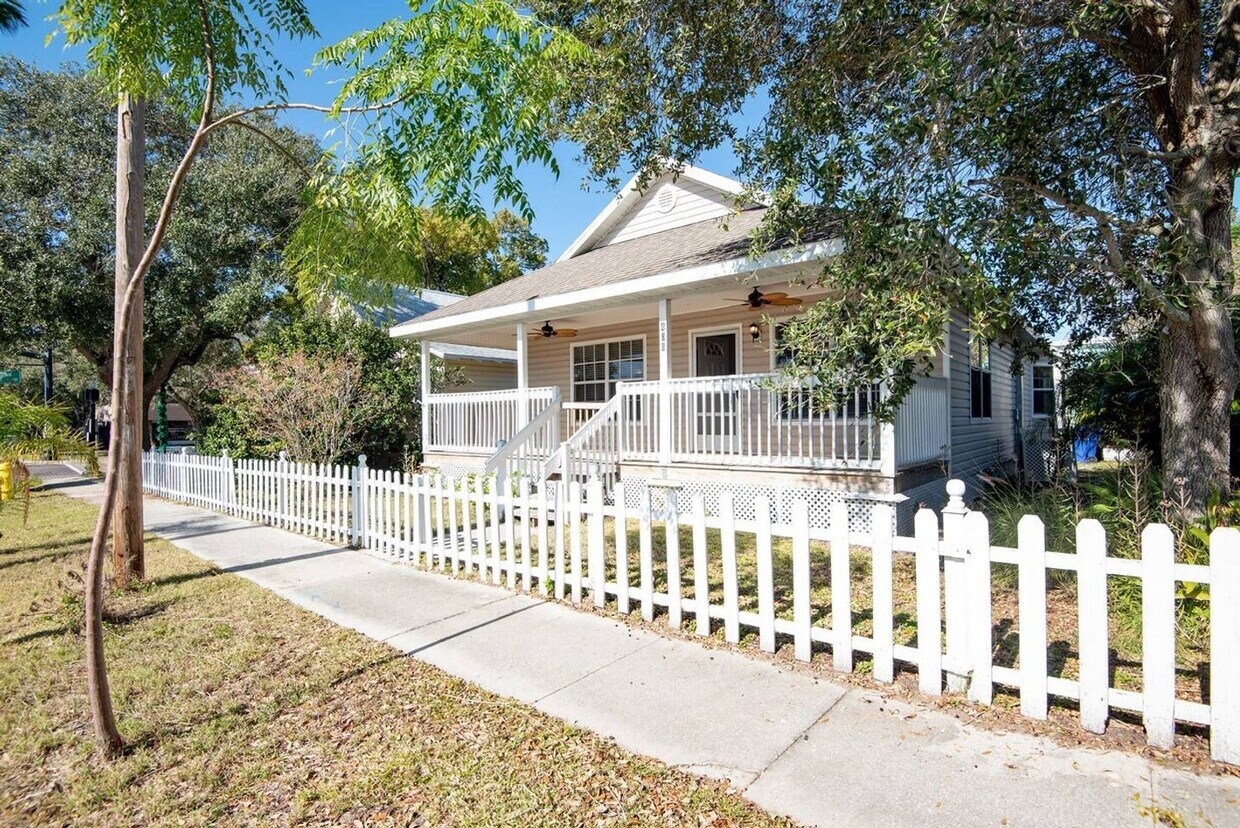 Beautiful 3 / 2 single family home across ... - Beautiful 3 / 2 single family home across ...